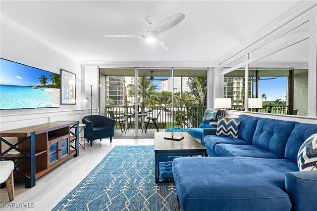 5 Bluebill AVE 209, Naples, FL 34108