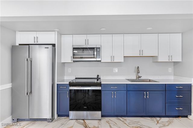 5 Bluebill AVE 209, Naples, FL 34108