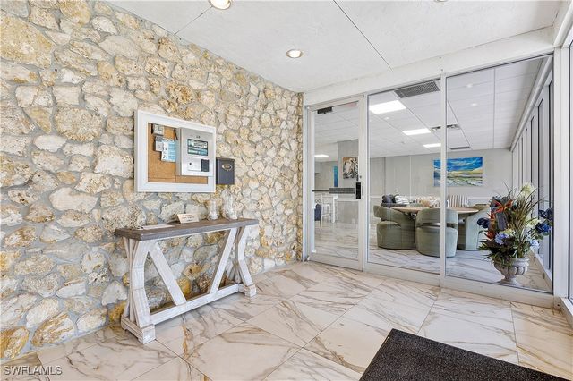 5 Bluebill AVE 209, Naples, FL 34108