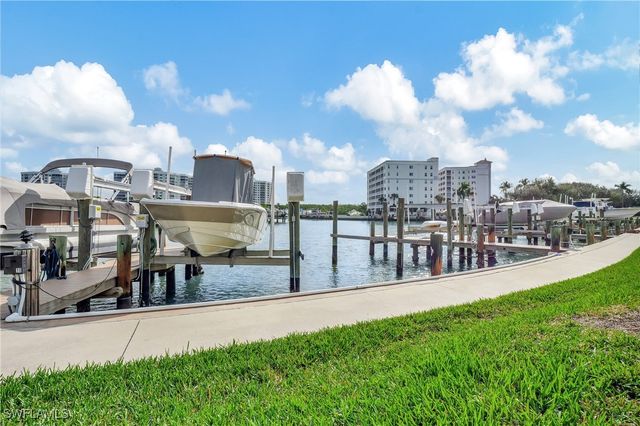 5 Bluebill AVE 209, Naples, FL 34108