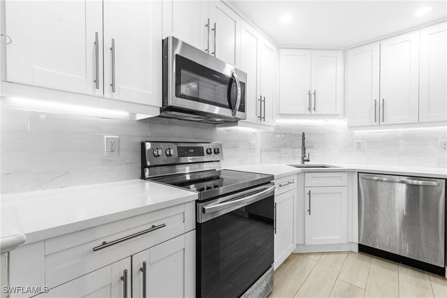 5 Bluebill AVE 209, Naples, FL 34108