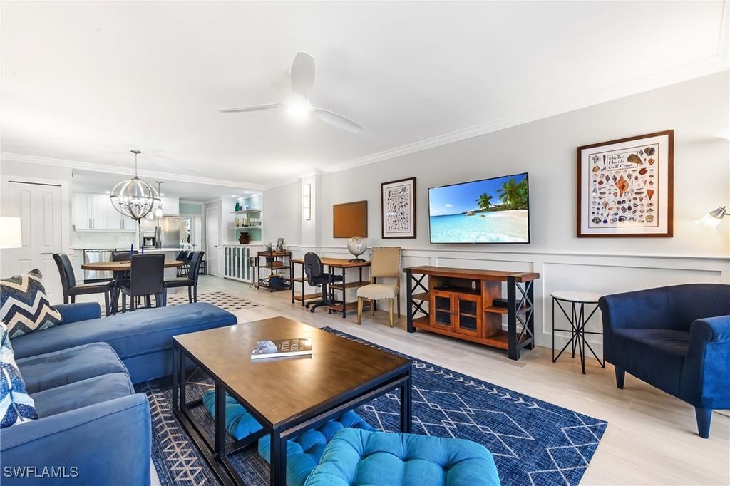 5 Bluebill AVE 209, Naples, FL 34108