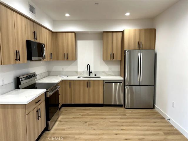8016 Fair 203, Sun Valley, CA 91352