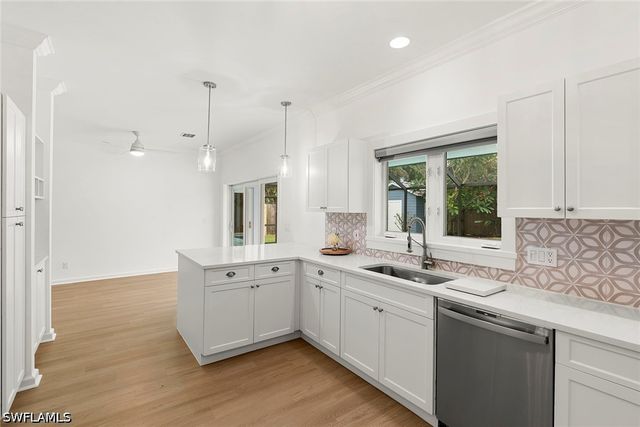 1128 Hilltop DR, Naples, FL 34103
