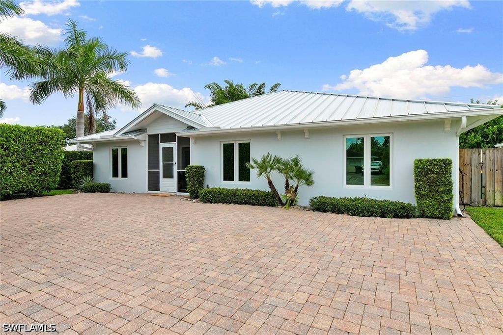 1128 Hilltop DR, Naples, FL 34103