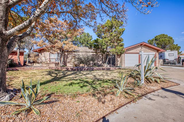 1613 LARRY WADKINS Drive, El Paso, TX 79936