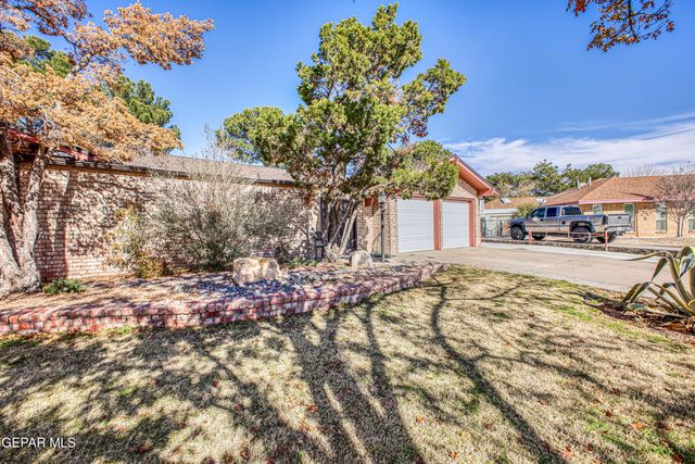 1613 LARRY WADKINS Drive, El Paso, TX 79936