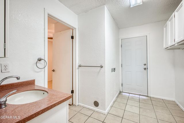 1613 LARRY WADKINS Drive, El Paso, TX 79936