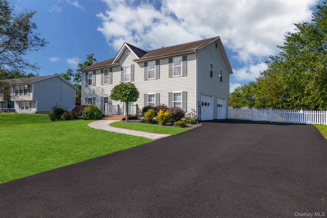8 Bernadette Way, Washingtonville, NY 10992