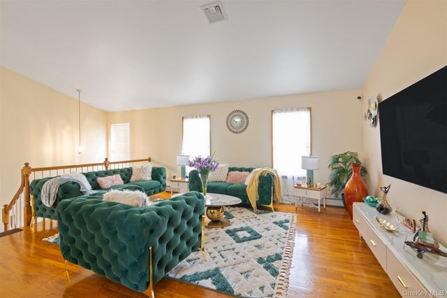 8 Bernadette Way, Washingtonville, NY 10992