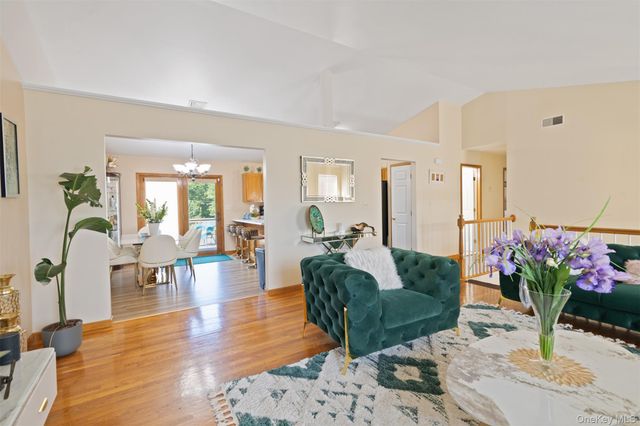 8 Bernadette Way, Washingtonville, NY 10992
