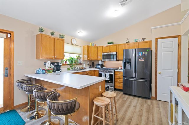 8 Bernadette Way, Washingtonville, NY 10992