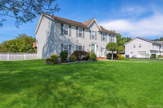 8 Bernadette Way, Washingtonville, NY 10992