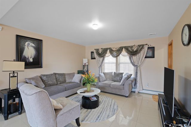 8 Bernadette Way, Washingtonville, NY 10992