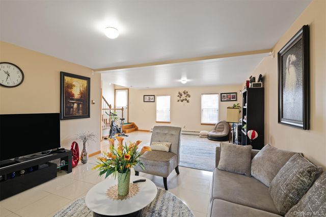 8 Bernadette Way, Washingtonville, NY 10992