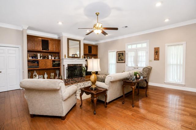 509 St Emma Drive, Thibodaux, LA 70301