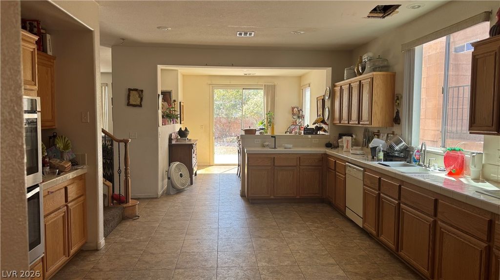 10401 Grassyrock Court, Las Vegas, NV 89129 — photo 3