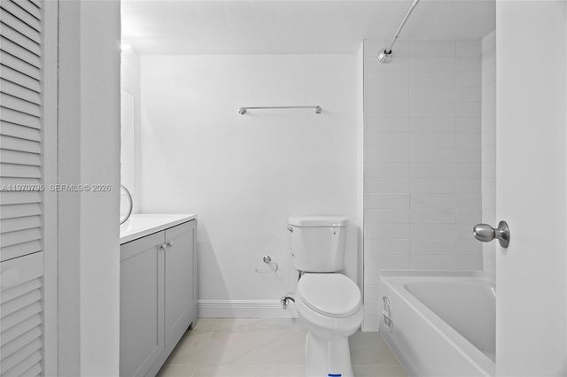 4990 E Sabal Palm Blvd 202, Tamarac, FL 33319