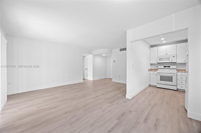 4990 E Sabal Palm Blvd 202, Tamarac, FL 33319