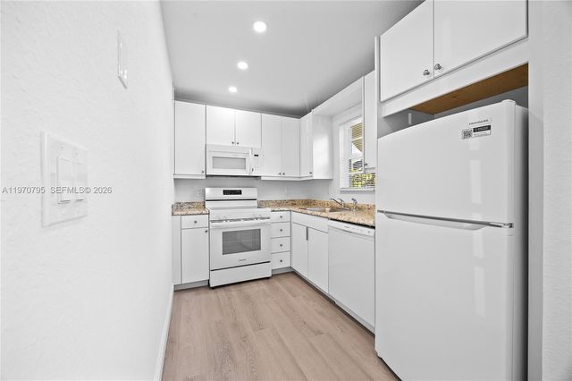 4990 E Sabal Palm Blvd 202, Tamarac, FL 33319