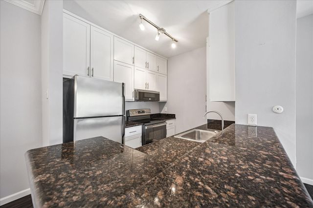 702 Bering Drive 117, Houston, TX 77057