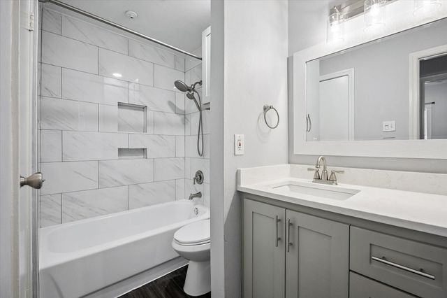 702 Bering Drive 117, Houston, TX 77057