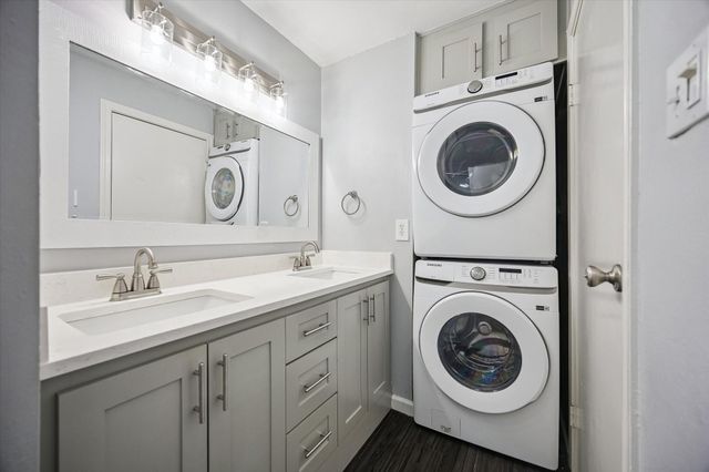 702 Bering Drive 117, Houston, TX 77057
