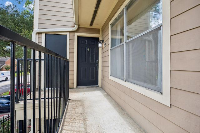 702 Bering Drive 117, Houston, TX 77057