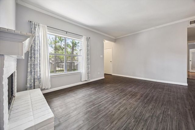 702 Bering Drive 117, Houston, TX 77057