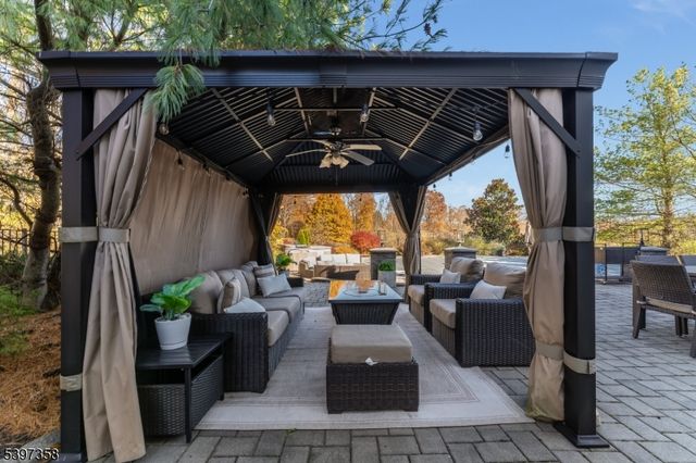 16 Perry Rd, Clinton Twp., NJ 08801