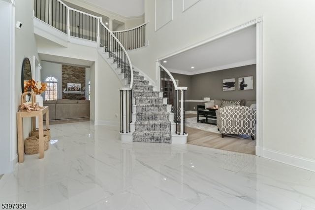 16 Perry Rd, Clinton Twp., NJ 08801