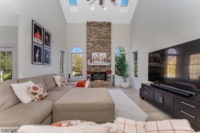 16 Perry Rd, Clinton Twp., NJ 08801