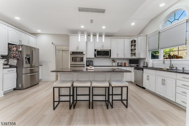 16 Perry Rd, Clinton Twp., NJ 08801