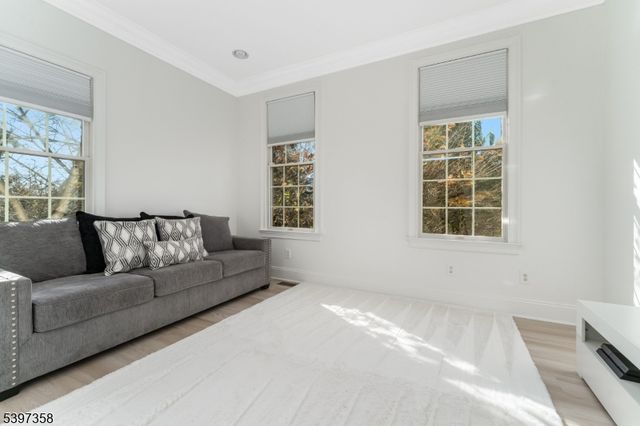 16 Perry Rd, Clinton Twp., NJ 08801