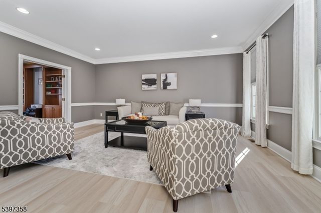 16 Perry Rd, Clinton Twp., NJ 08801