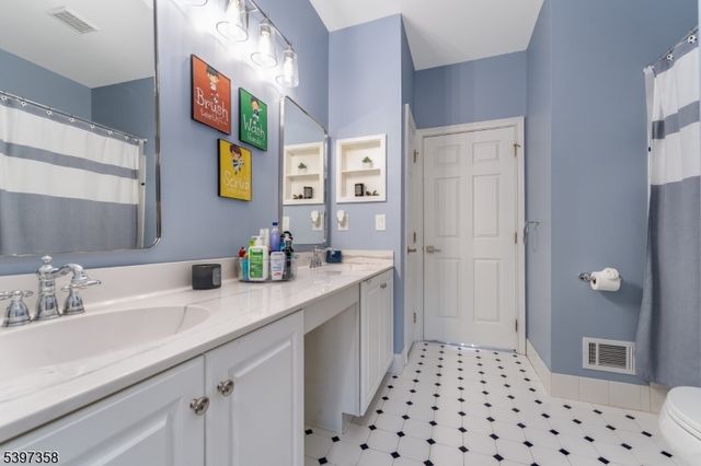 16 Perry Rd, Clinton Twp., NJ 08801