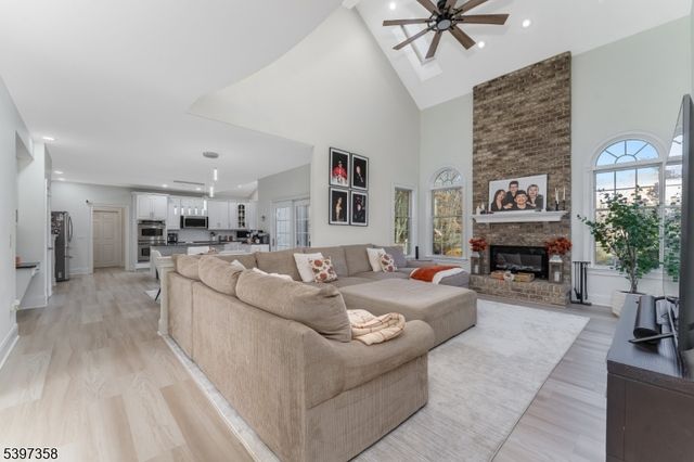 16 Perry Rd, Clinton Twp., NJ 08801