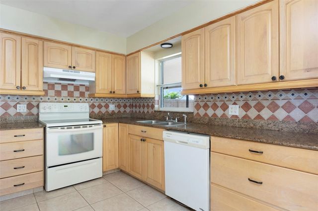 4218 24TH AVENUE N, St Petersburg, FL 33713