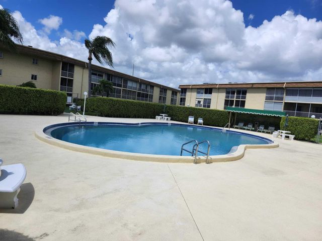 100 Village Green Circle E B212, Palm Springs, FL 33461