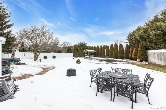 79 Amy Drive, Sayville, NY 11782