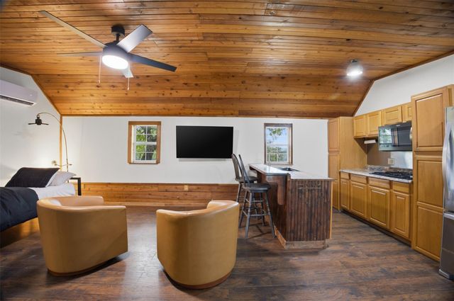 104 Ridge RD, Burnet, TX 78611