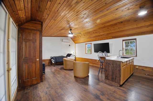 104 Ridge RD, Burnet, TX 78611