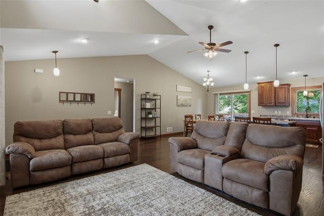 623 Autumn Drive, Altoona, WI 54720