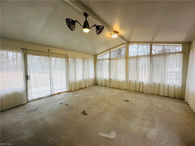 211 Red Oak CT, Smithfield, VA 23430