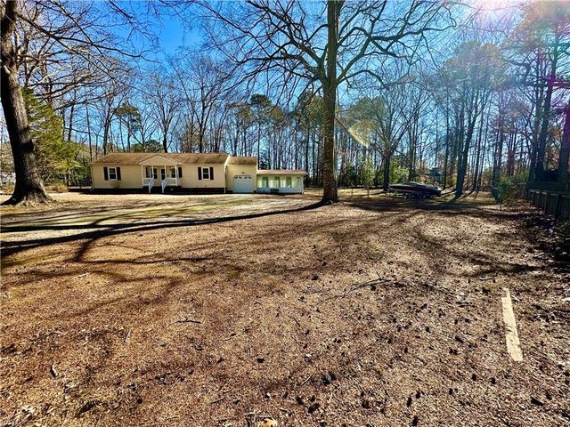 211 Red Oak CT, Smithfield, VA 23430