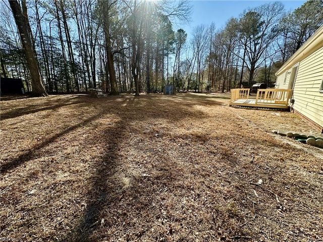 211 Red Oak CT, Smithfield, VA 23430