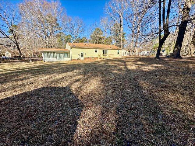 211 Red Oak CT, Smithfield, VA 23430
