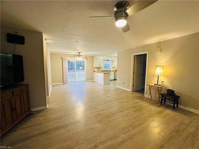 211 Red Oak CT, Smithfield, VA 23430