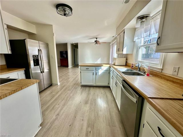 211 Red Oak CT, Smithfield, VA 23430