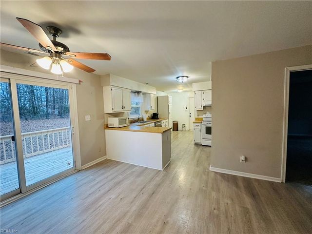 211 Red Oak CT, Smithfield, VA 23430